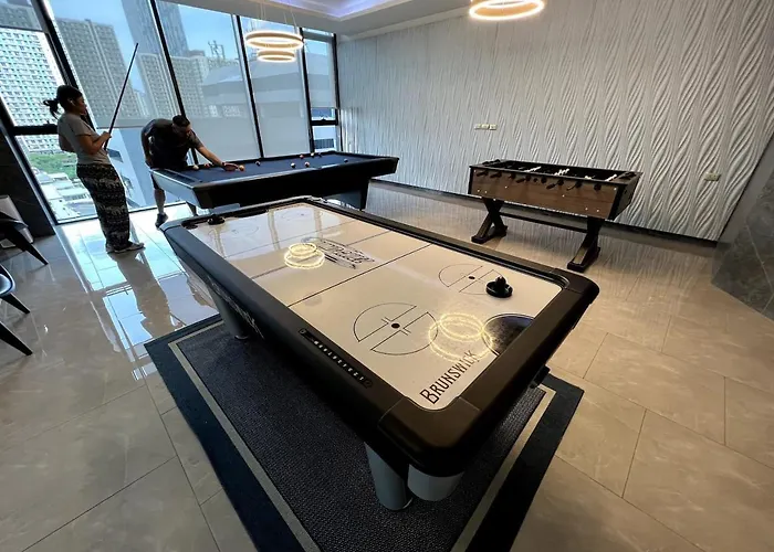 Skyline View With Pool, Gym & 5m To Mrt