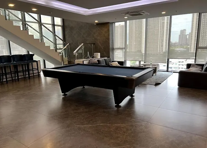 Skyline View With Pool, Gym & 5m To Mrt Apartment